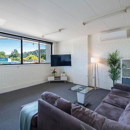 Centre Of Town - Great Views Apartment Monbulk Luaran gambar