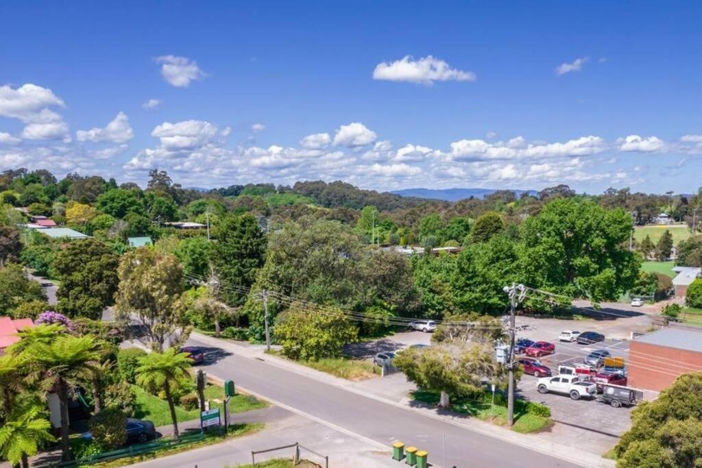 Centre Of Town - Great Views Apartment Monbulk Luaran gambar