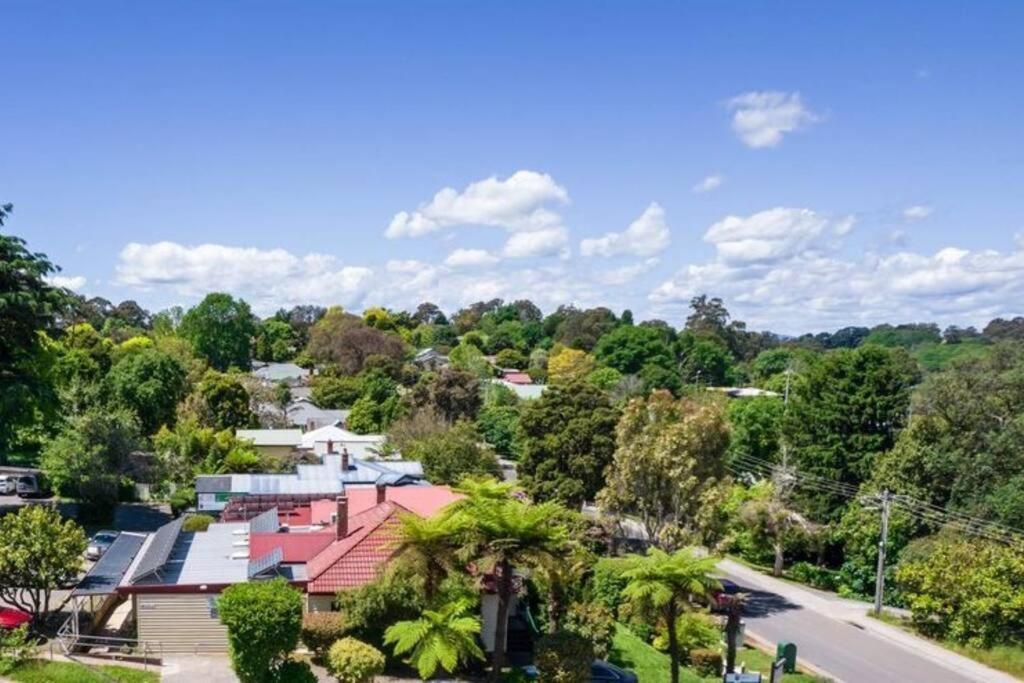 Centre Of Town - Great Views Apartment Monbulk Luaran gambar